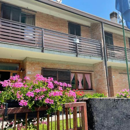 Casa A Schiera Fronte Lago Con Giardino 巴尔奇斯 外观 照片