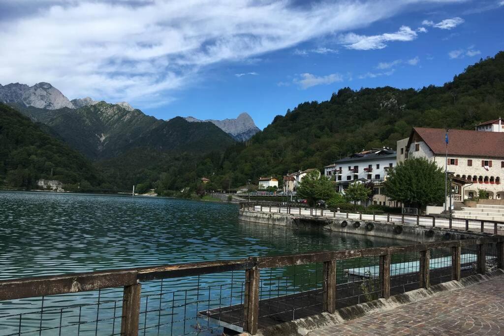 Casa A Schiera Fronte Lago Con Giardino 巴尔奇斯 外观 照片