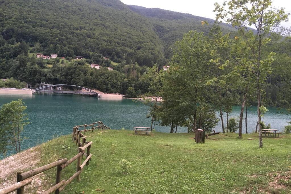 Casa A Schiera Fronte Lago Con Giardino 巴尔奇斯 外观 照片