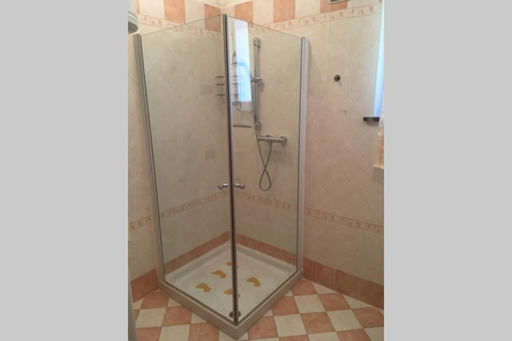 Casa A Schiera Fronte Lago Con Giardino 巴尔奇斯 外观 照片