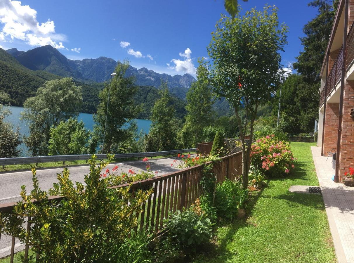Casa A Schiera Fronte Lago Con Giardino 巴尔奇斯 外观 照片